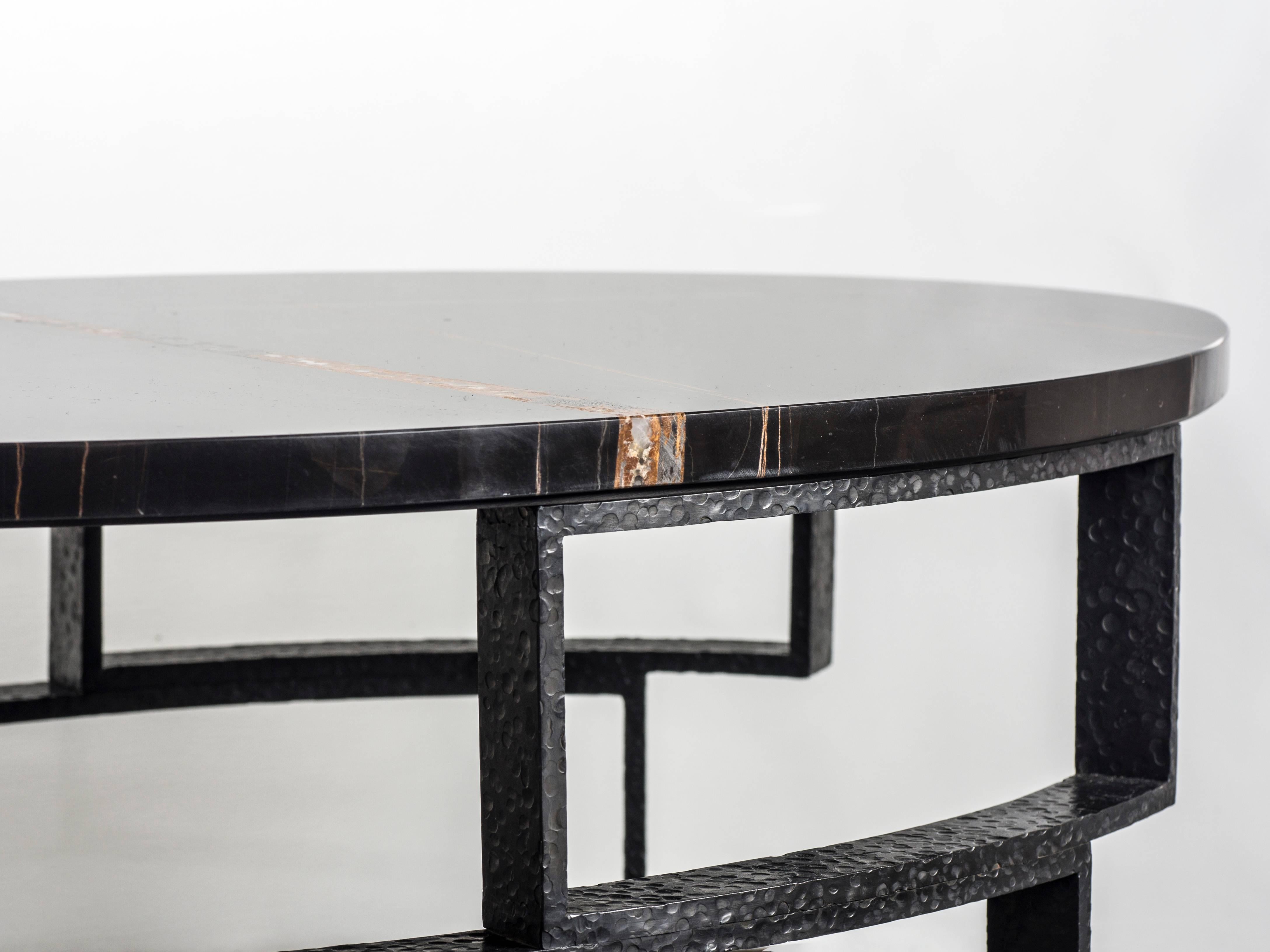 Hammered Windows Ellipse Table with Noir Doré Top and Burnished Hammered Steel In New Condition For Sale In Firenze, IT