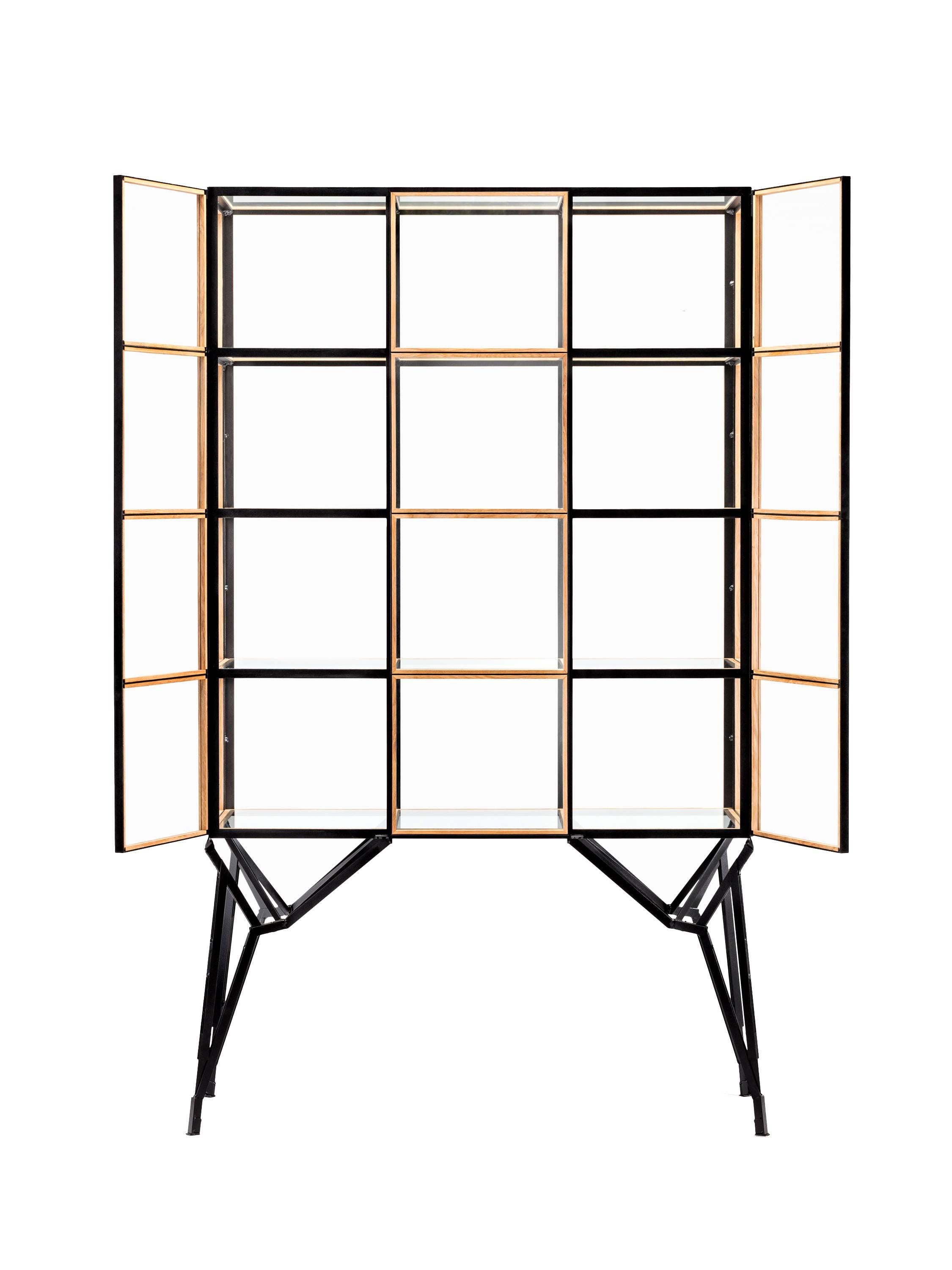 A timeless cabinet with a modular design and concealed doors to display treasured items.
Inspired on the demolished Philips factory buildings of Eindhoven and their windows.
Handcrafted wooden glass-slats holding glass panels set in a ingeniously