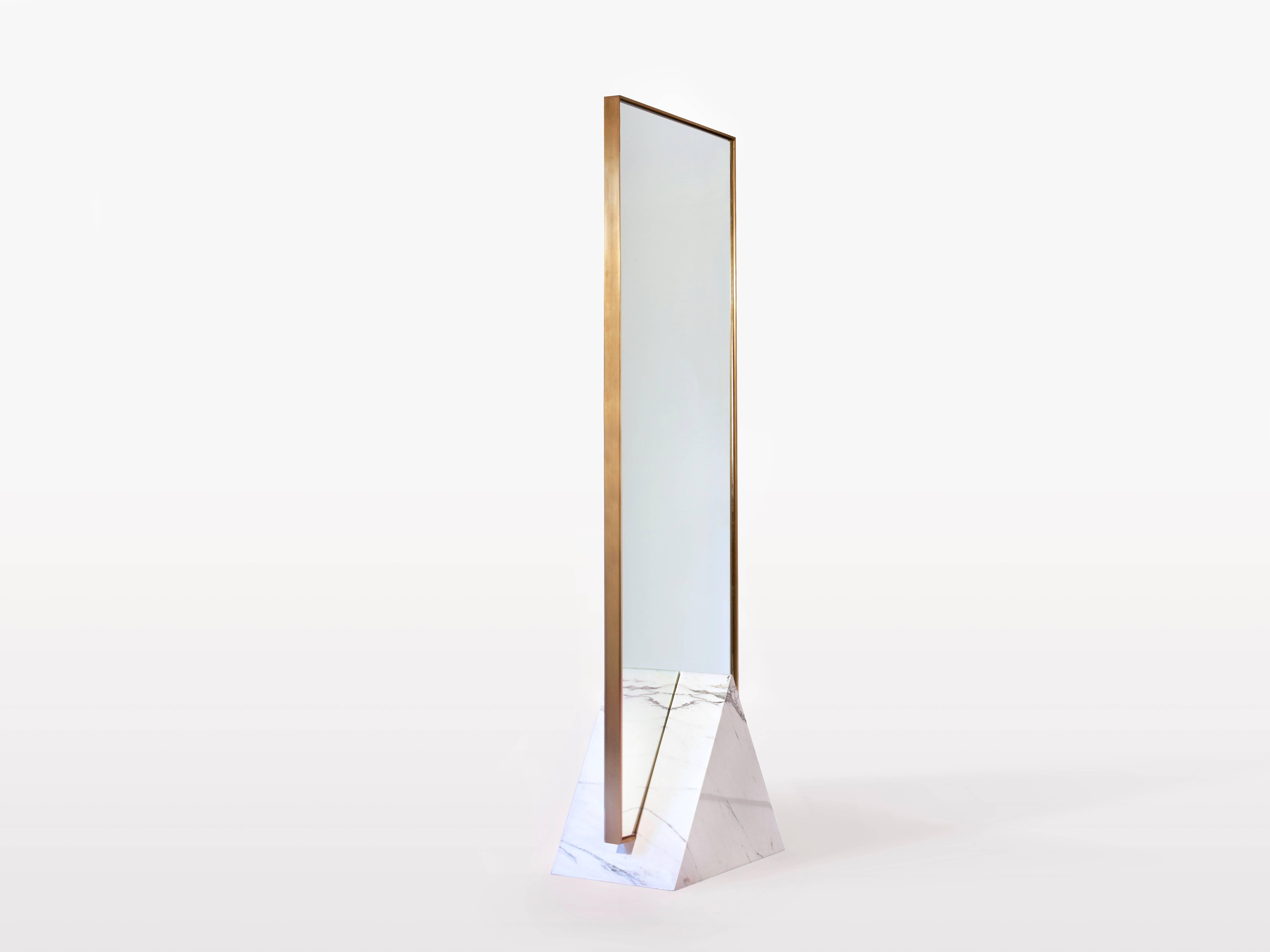 Contemporary Coexist Tri Standing Mirror in Polished Marble Cube & Brushed Brass In New Condition For Sale In Firenze, IT