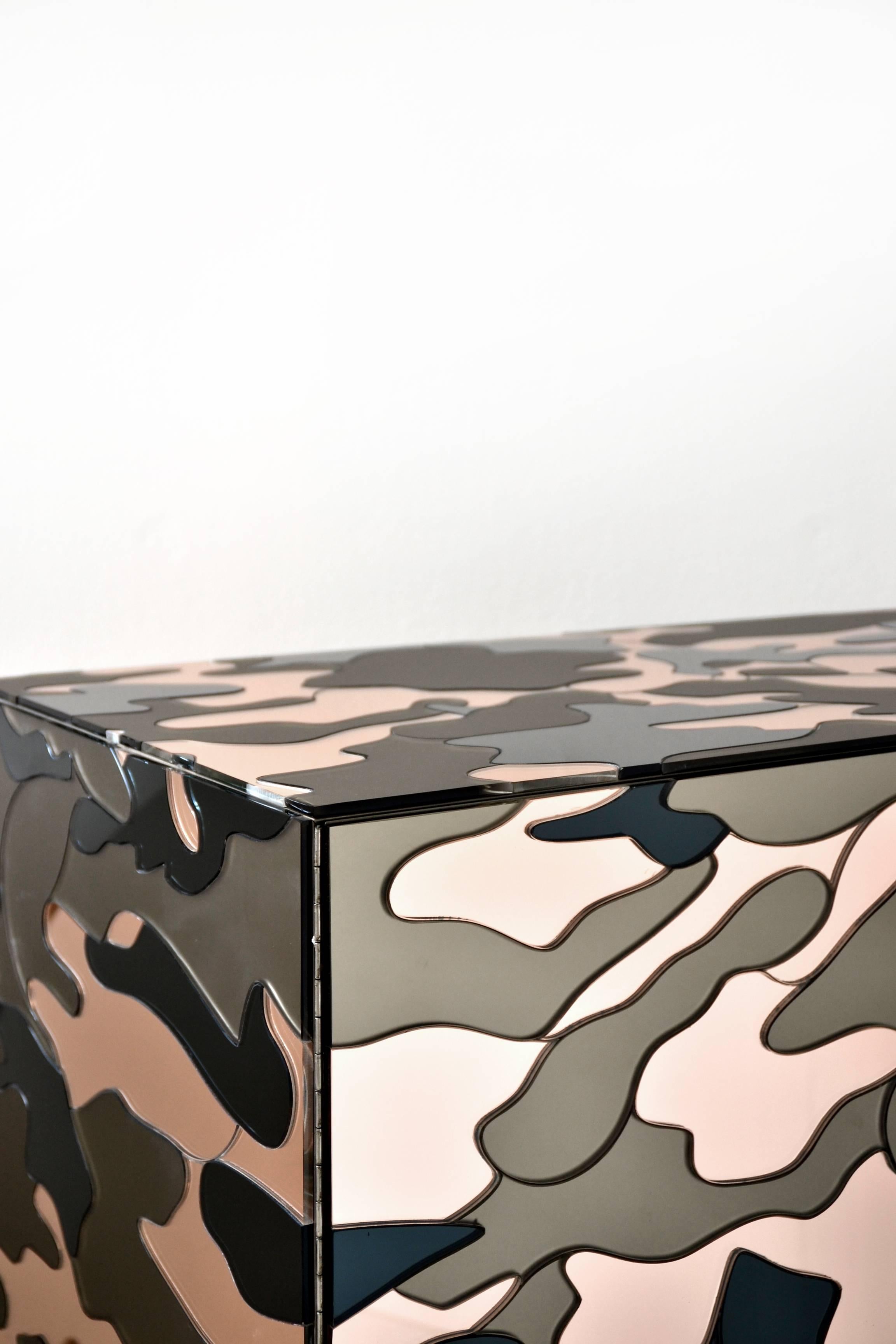 Camouflage cabinet by Effetto Vetro

Cabinet in wood composed of three types of mirrors: Pink mirror, satin bronze mirror, black mirror.
Push up opening. Legs in steel.

Handmade in Italy

Unique piece, 2016.