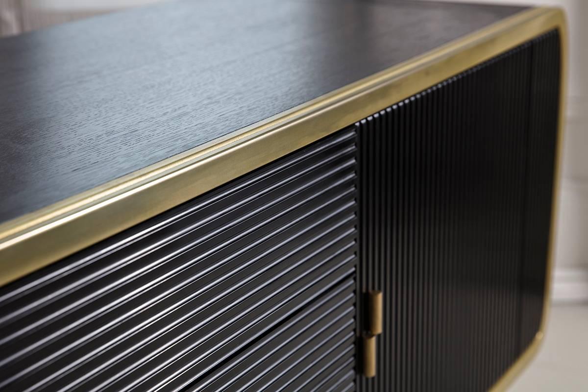 Iris Credenza by Felice James

This beautiful limited edition piece consists of blackened oak and brass, with drawers lined in Alcantara fabric.


MATERIALS
• Blackened oak
• Solid and liquid brass 
• Corian
• Alcantara lining

DIMENSIONS:
Height