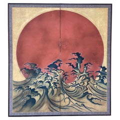 Antiker japanischer Edo-Byōbu-Paravent mit roter Sonne über stilisierten Wellen, um 1750