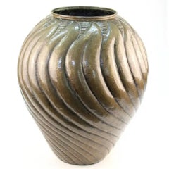 Egidio Casagrande Monumental Italian Modernist Hand-Hammered Brass Urn, Ca. 1950