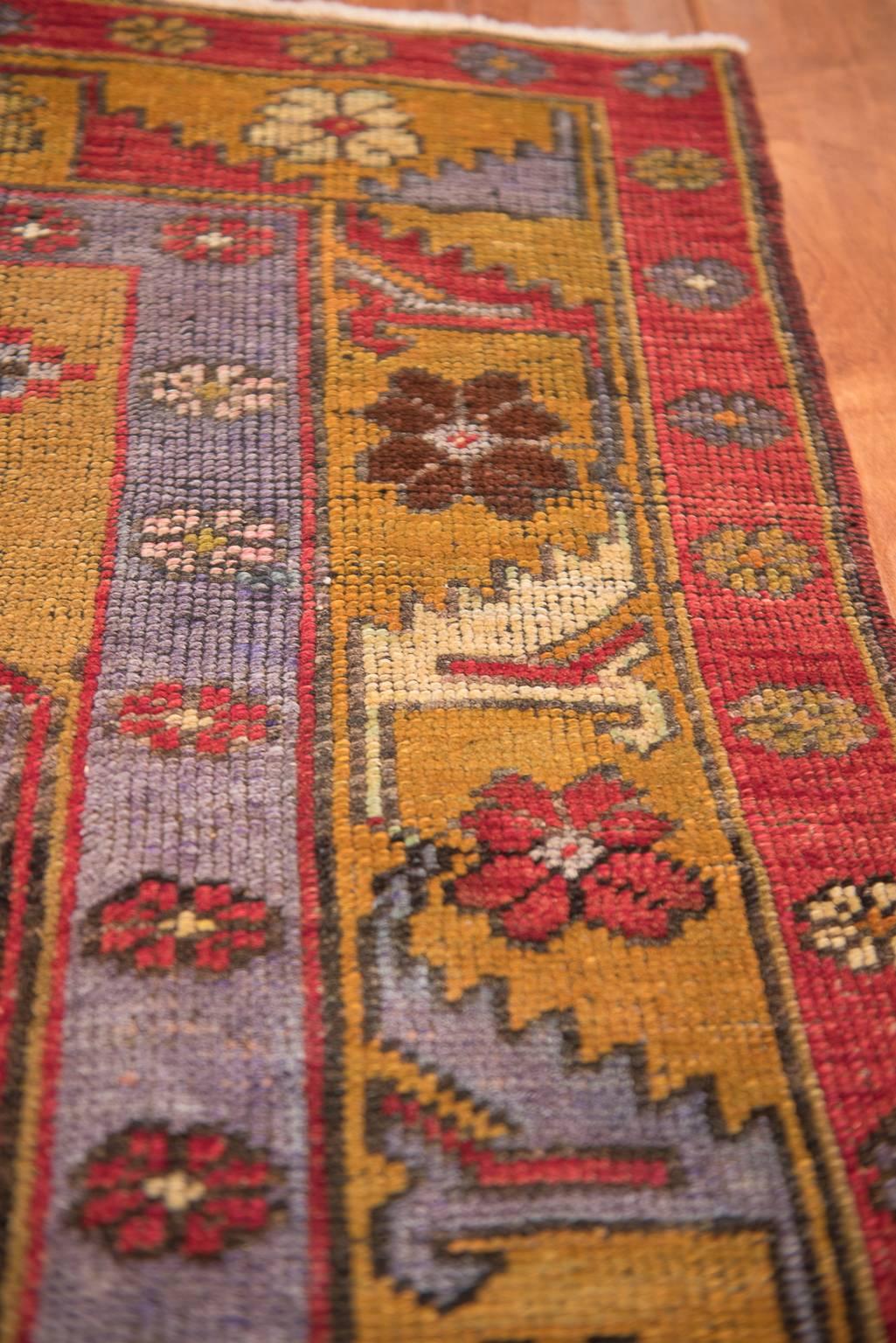 Vintage Anatolian Nigde Rug In Excellent Condition For Sale In Dallas, TX