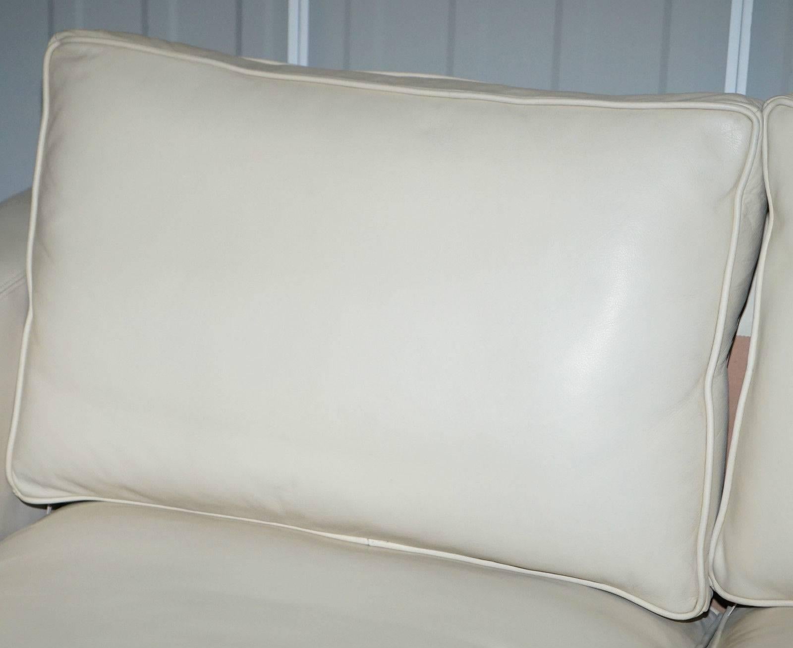 Ralph Lauren Graham Cremefarbenes Leder-Sofa mit vollständig restaurierten Federn (Handgefertigt) im Angebot