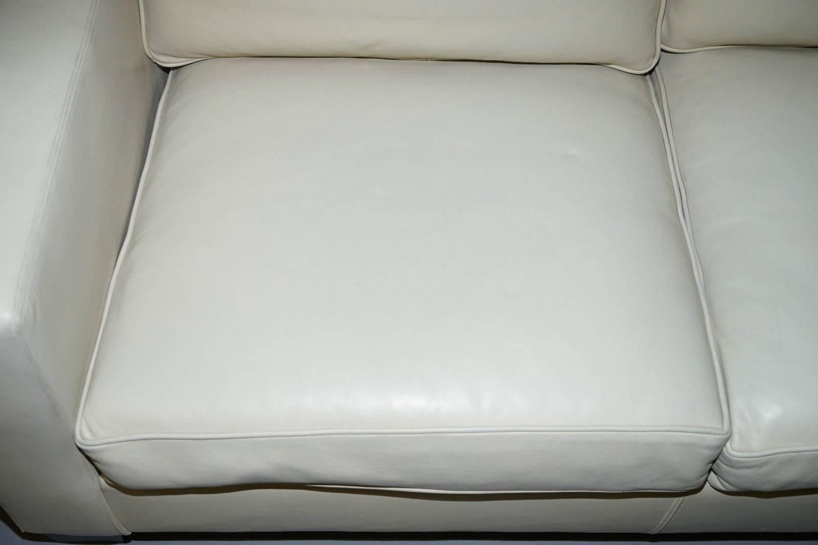 Ralph Lauren Graham Cremefarbenes Leder-Sofa mit vollständig restaurierten Federn (21. Jahrhundert und zeitgenössisch) im Angebot