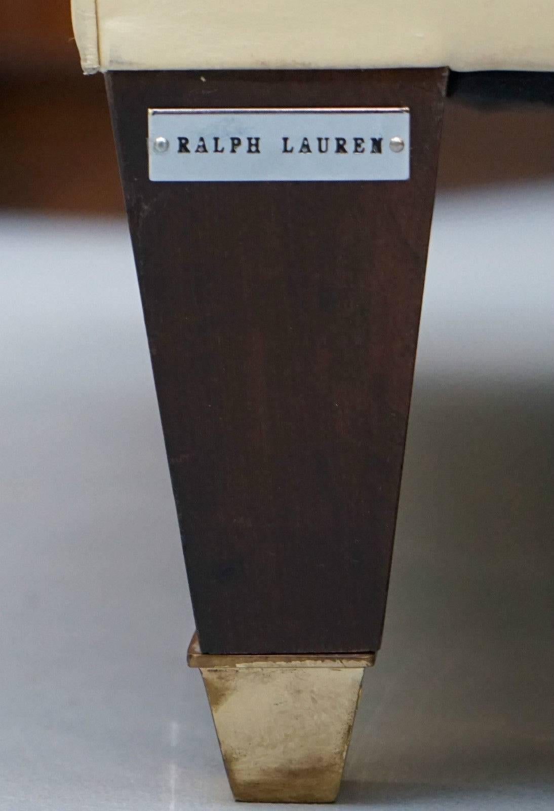 Vollständig restaurierte Ralph Lauren Brompton Dreisitzer-Sofa, cremefarbenes Leder, Couch (Zentralamerikanisch) im Angebot