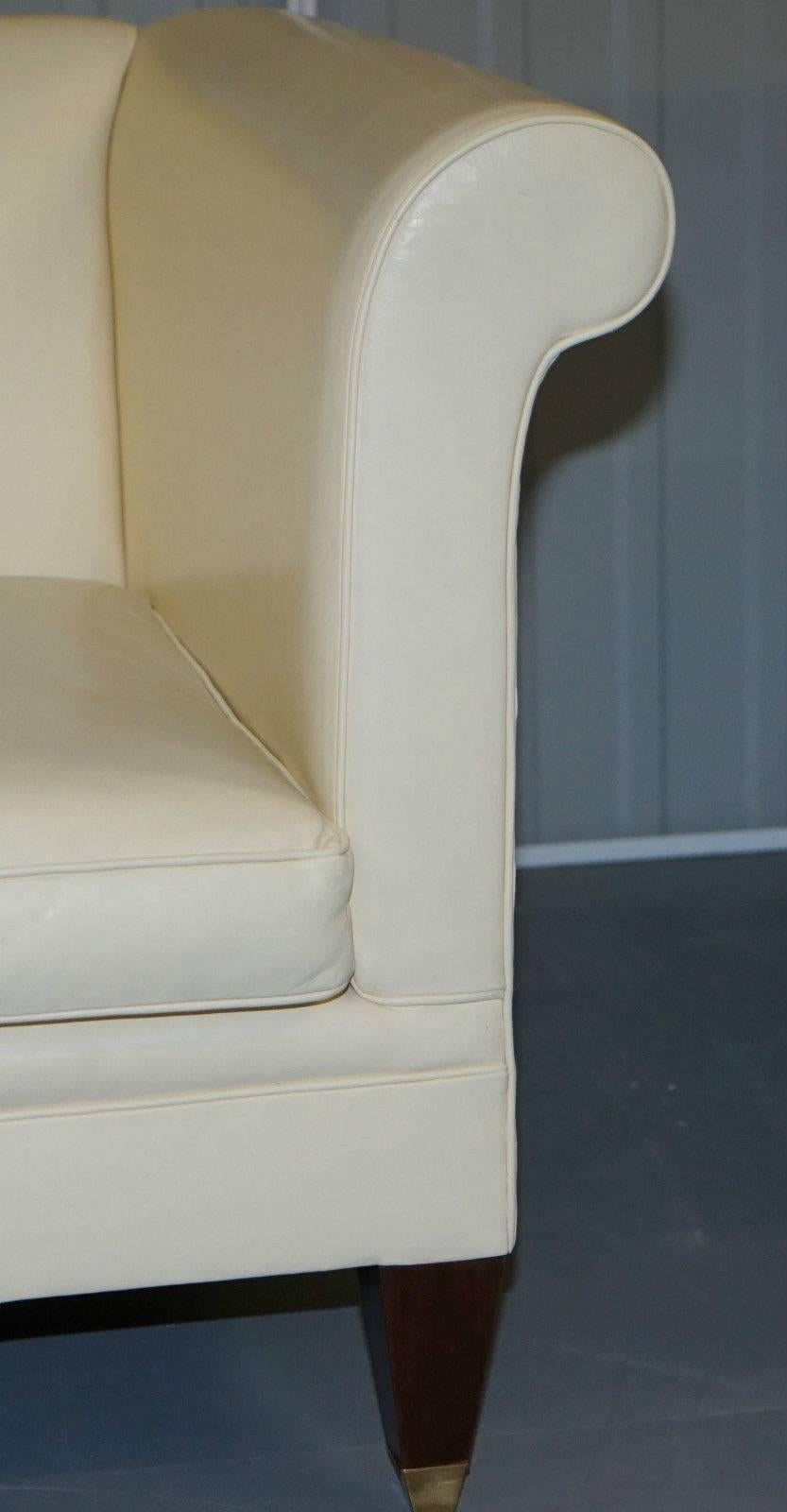 Vollständig restaurierte Ralph Lauren Brompton Dreisitzer-Sofa, cremefarbenes Leder, Couch im Angebot 1