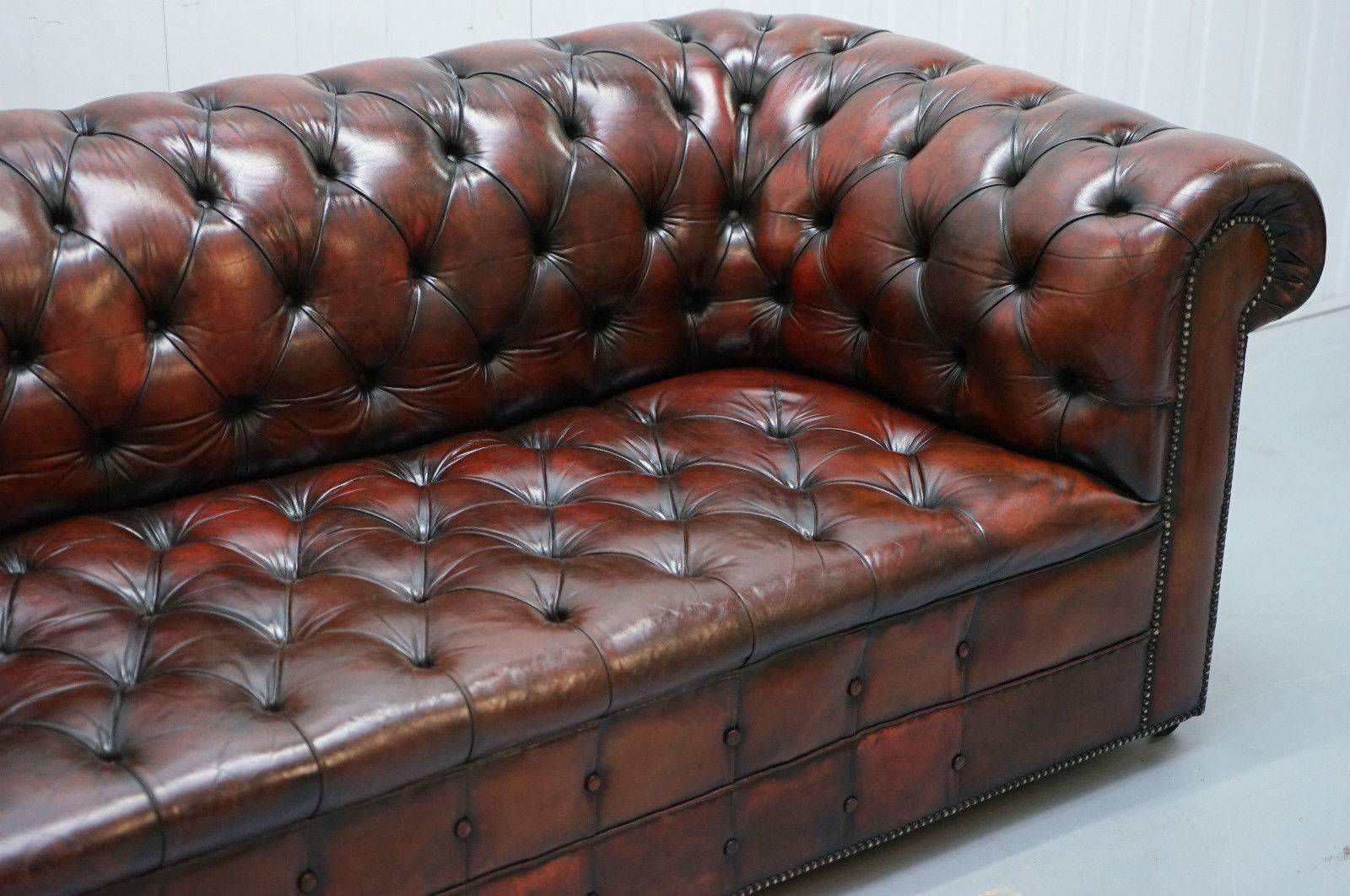 chesterfield club sofa