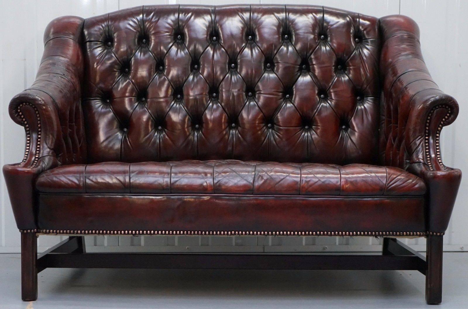 Antique Vintage furniture Wimbledon 

We are delighted to offer for auction this fully restored circa 1960’s Chesterfield oxblood leather two seat bench sofa

Please note the delivery fee listed is just a guide, for an accurate quote please send me
