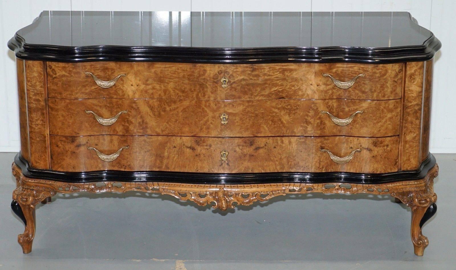 French Provincial Stunning Italian Walnut Serpentine Fronted Glass Topped Large Chest of Drawers