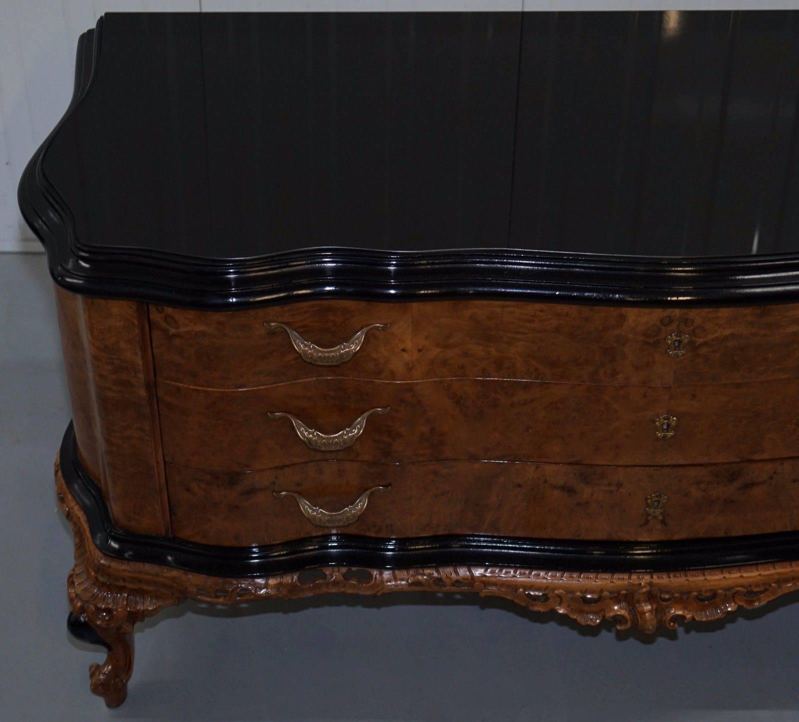 French Stunning Italian Walnut Serpentine Fronted Glass Topped Large Chest of Drawers