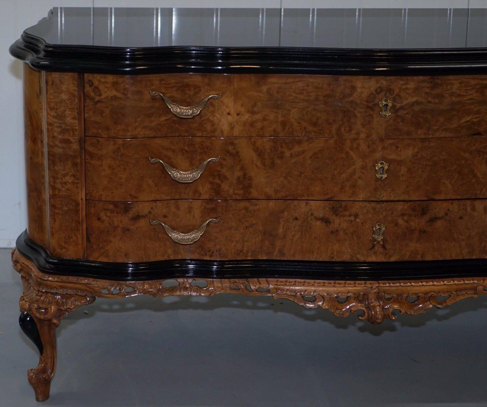 Hand-Carved Stunning Italian Walnut Serpentine Fronted Glass Topped Large Chest of Drawers