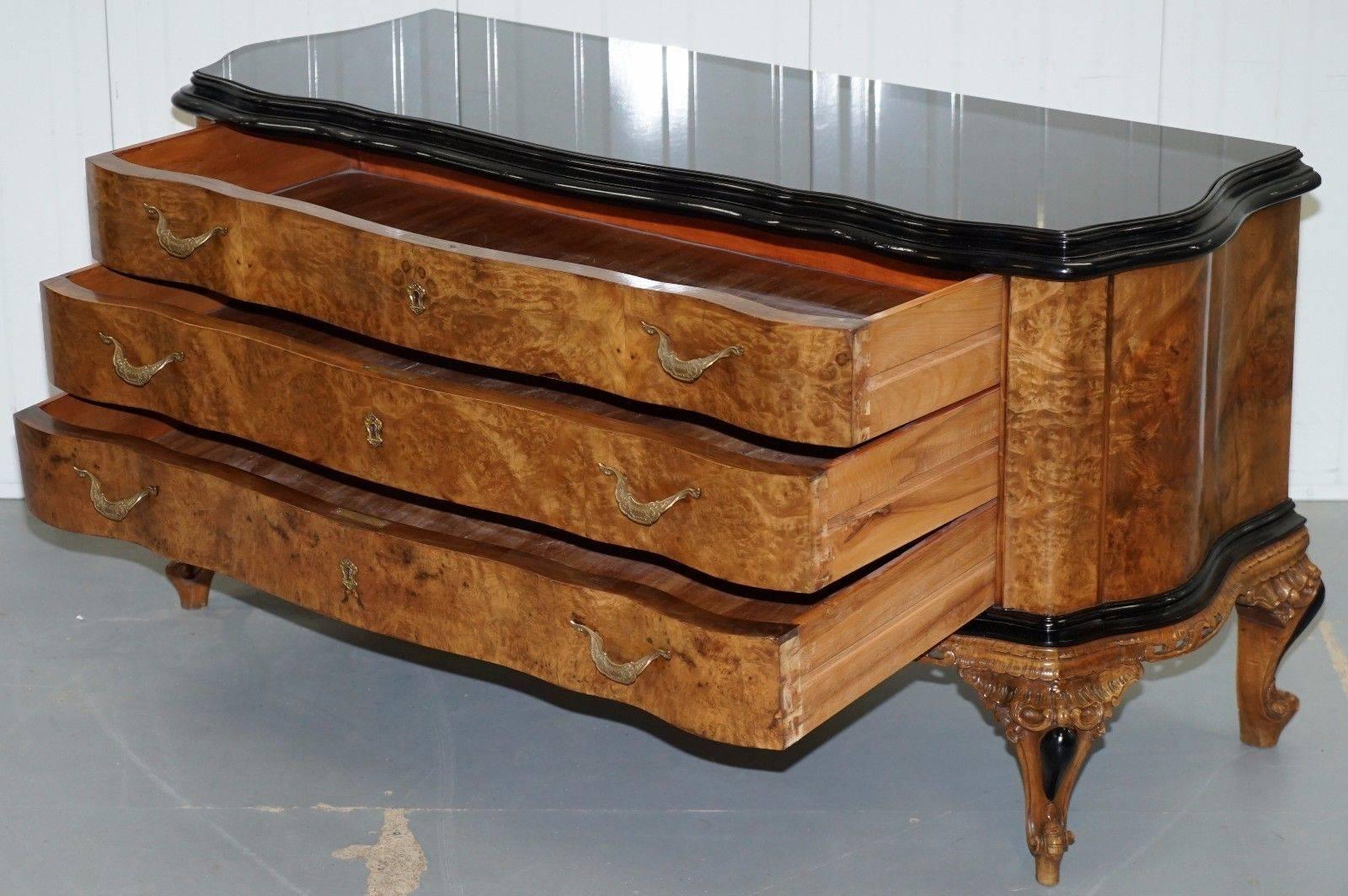 Stunning Italian Walnut Serpentine Fronted Glass Topped Large Chest of Drawers 2