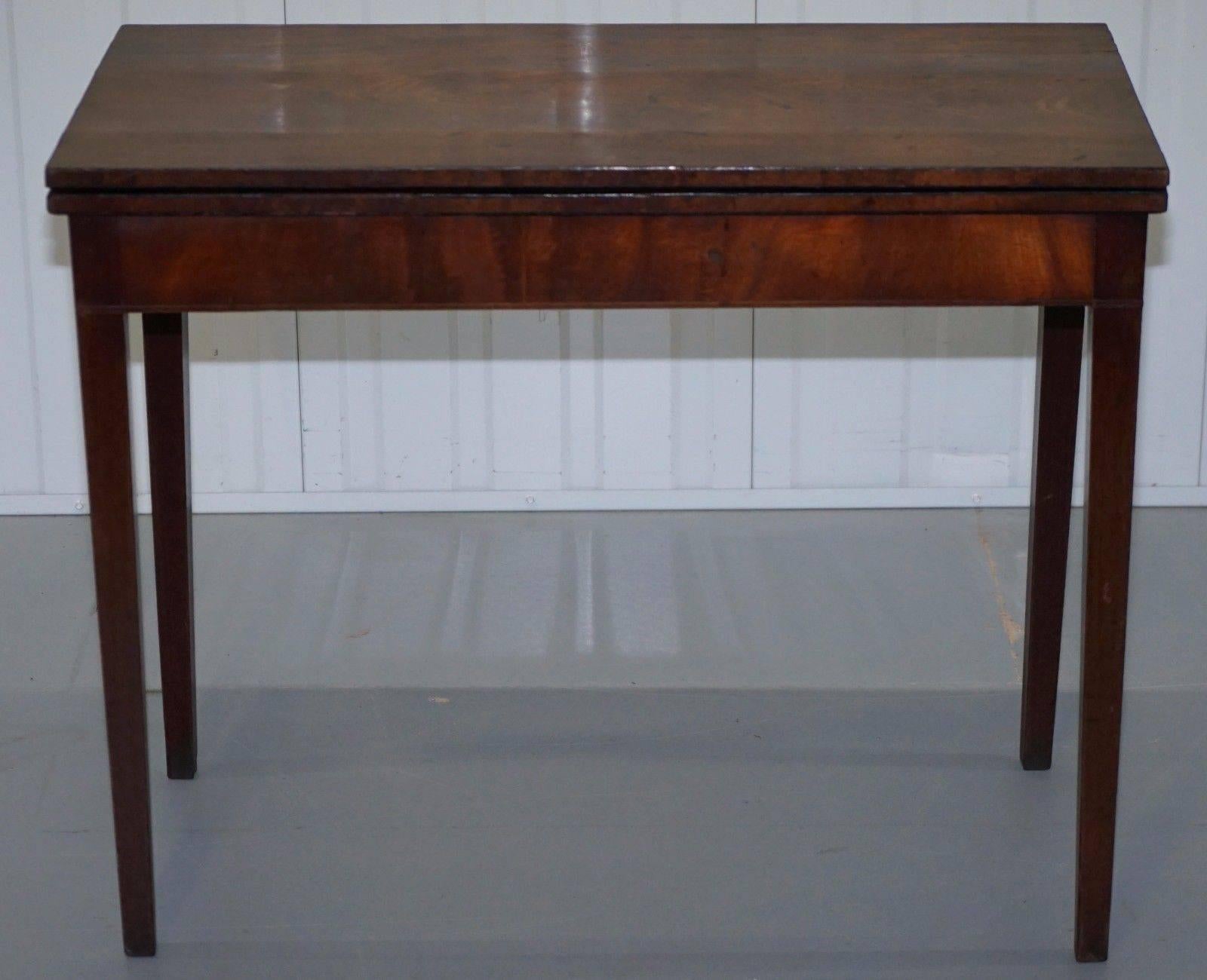 Lovely circa 1800 Georgian mahogany Tea table

Georgian Mahogany Country Antique Tea Table
 
Dating from around 1800 in the Georgian period this country antique tea table is made from mahogany. Simple but practical in design it has a rectangular