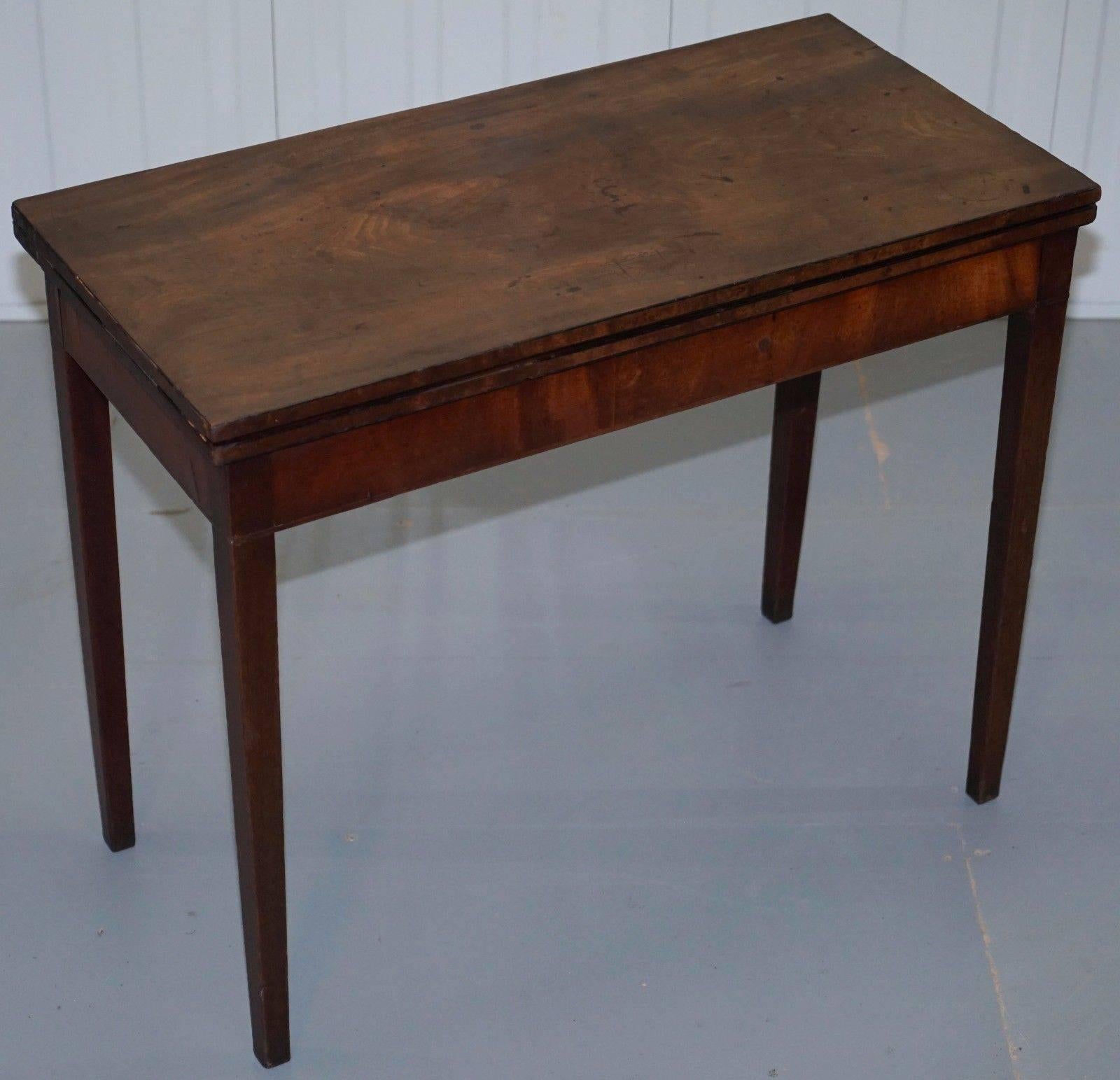 British Georgian Mahogany Tea Table with Fold-Out Top Card Side, circa 1800