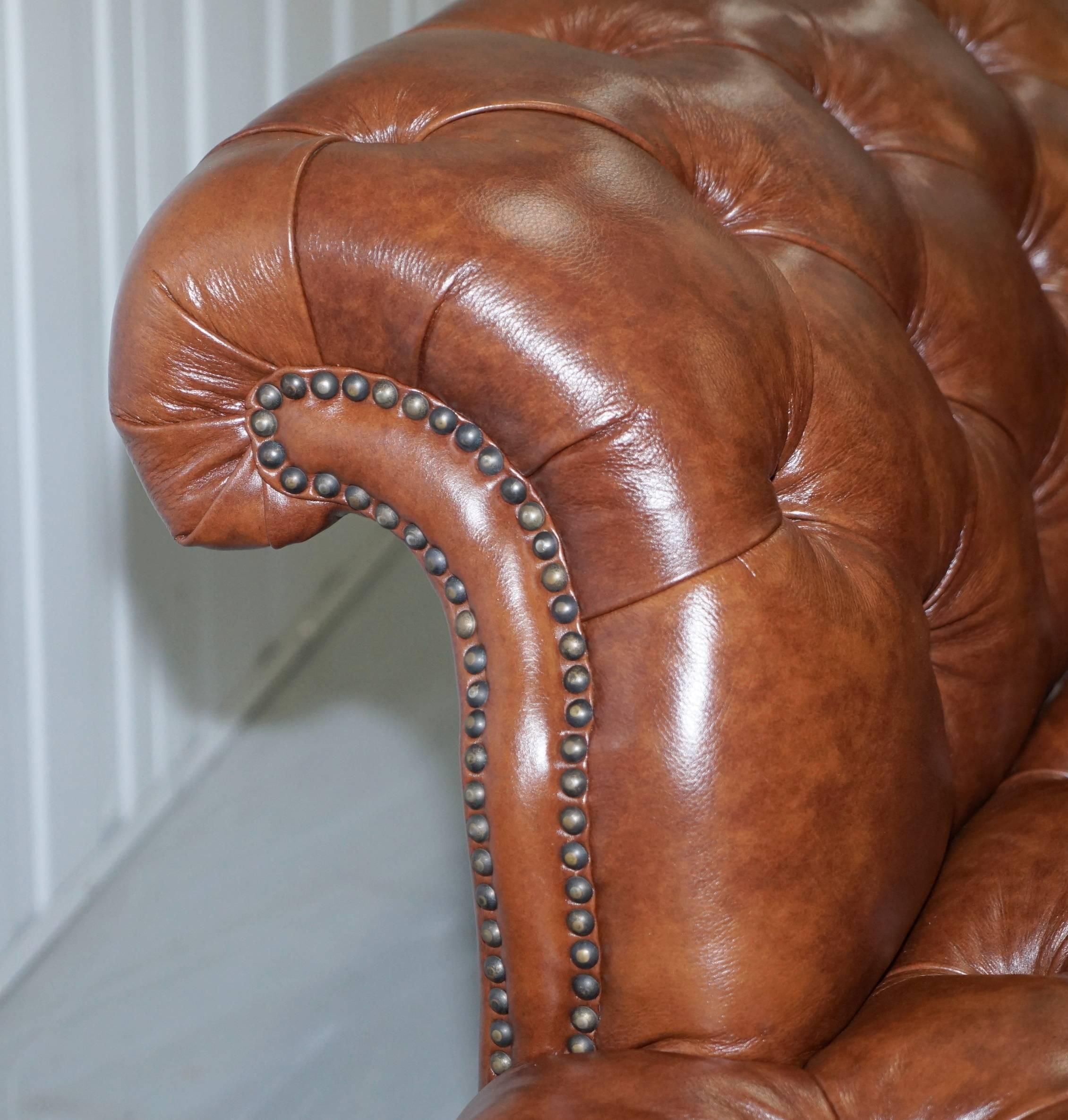 Howard & Sons Chesterfield Chesterbed Brown Leather Fully Stamped Chaise Longue In Excellent Condition In West Sussex, Pulborough