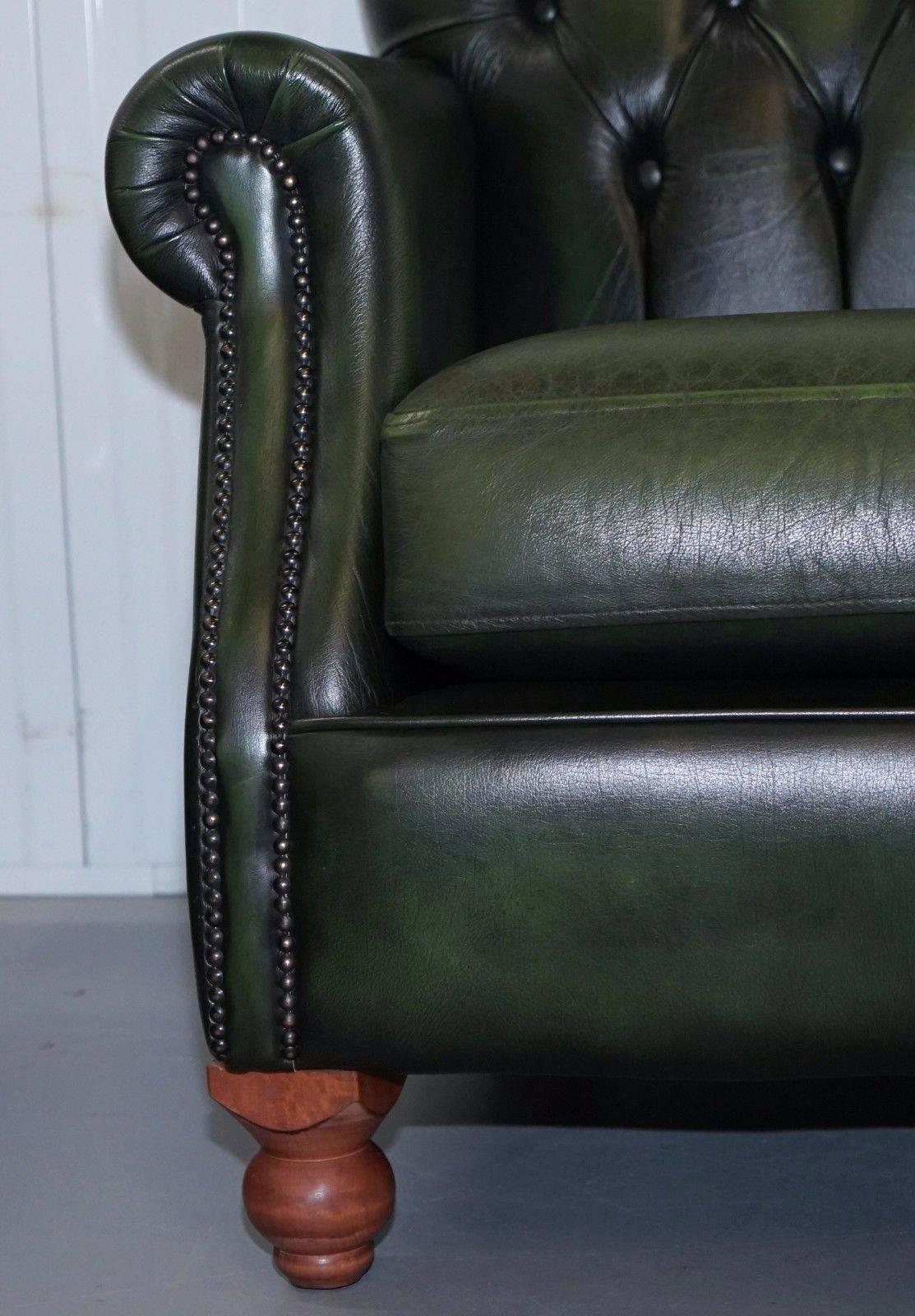 Contemporary Pair of Green Leather Chesterfield Two-Seat Sofas Thomas Lloyd