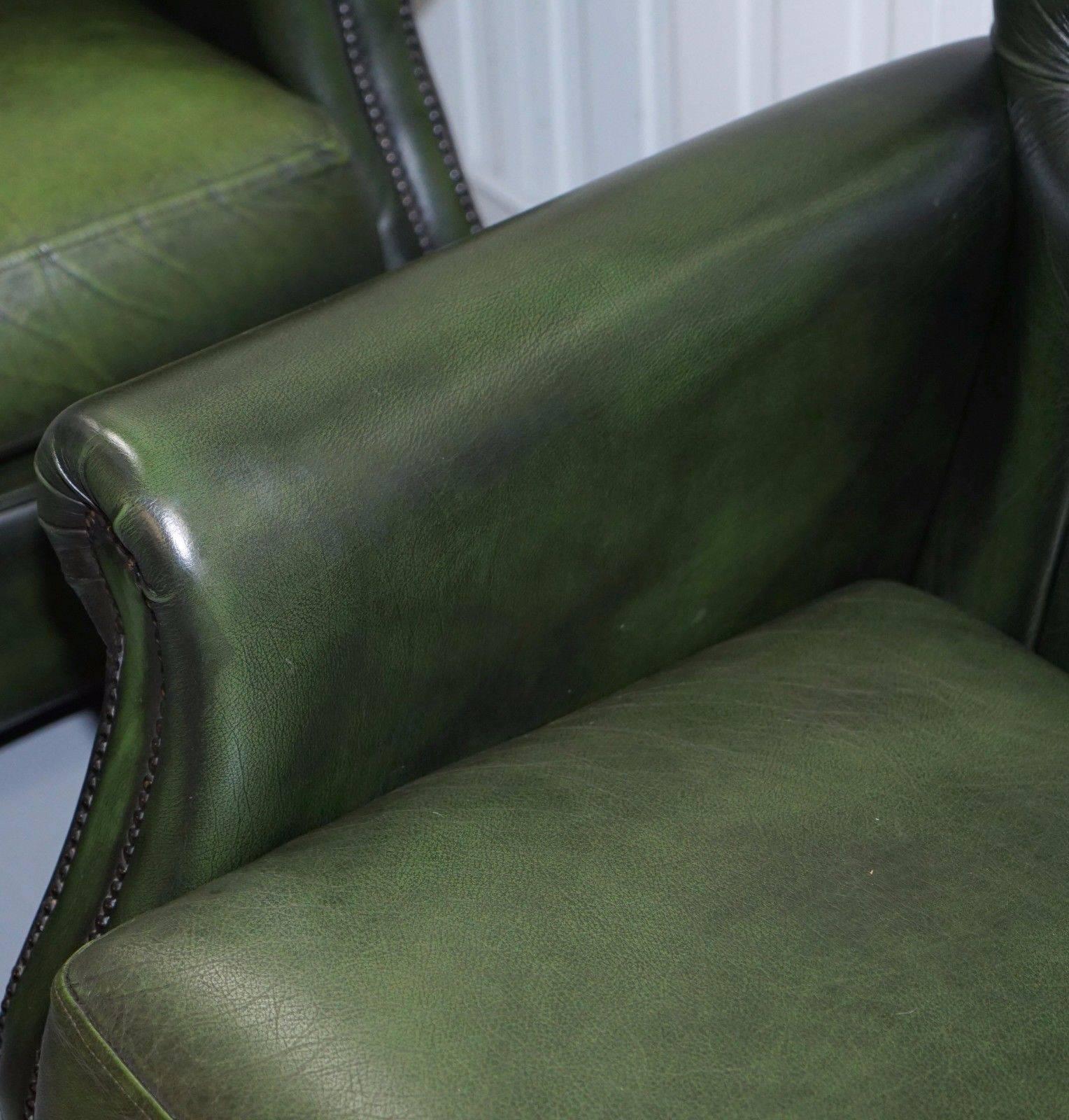 Pair of Green Leather Chesterfield Two-Seat Sofas Thomas Lloyd In Good Condition In West Sussex, Pulborough
