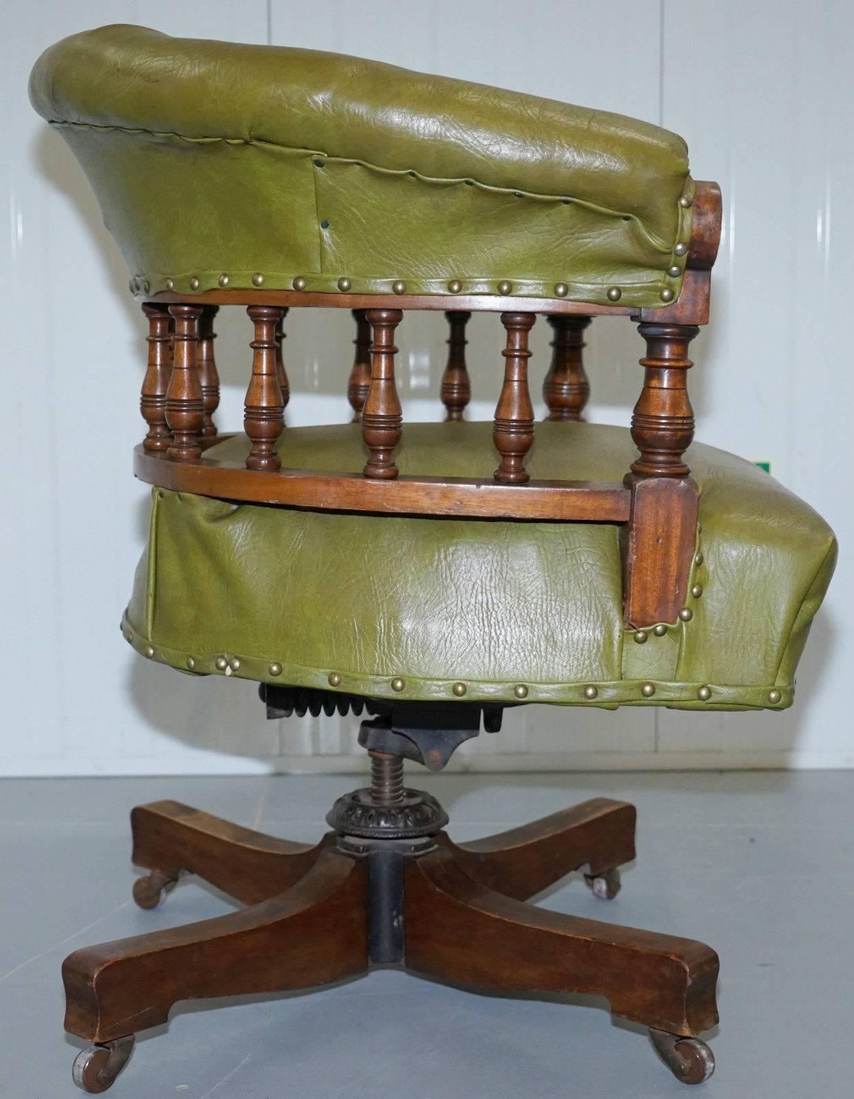 Hand-Carved Rare & Genuine Victorian, circa 1860 Chesterfield Buttoned Captains Office Chair