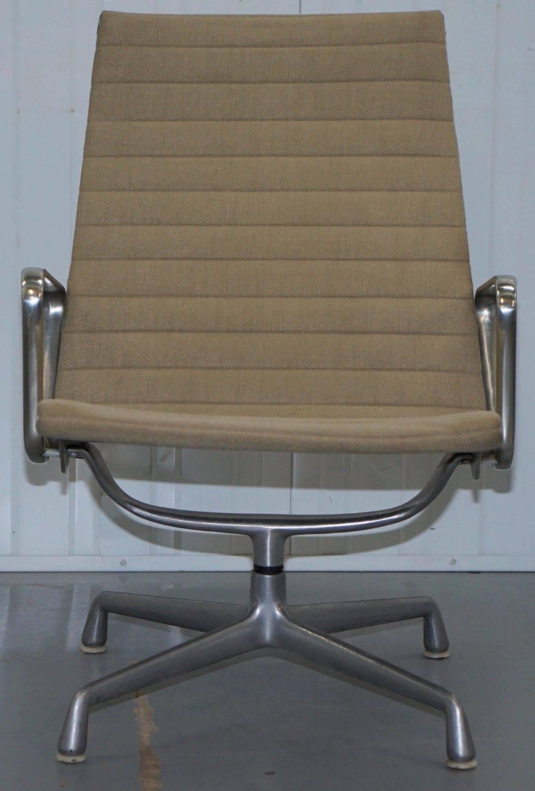 We are delighted to offer for sale one of three this lovely Vitra Eames for Herman Miller EA116 swivel hopsack lounge armchair RRP £2095
 
The EA 116 Aluminium Group easy chair from 1958 is one of the greatest furniture designs of the 20th century.