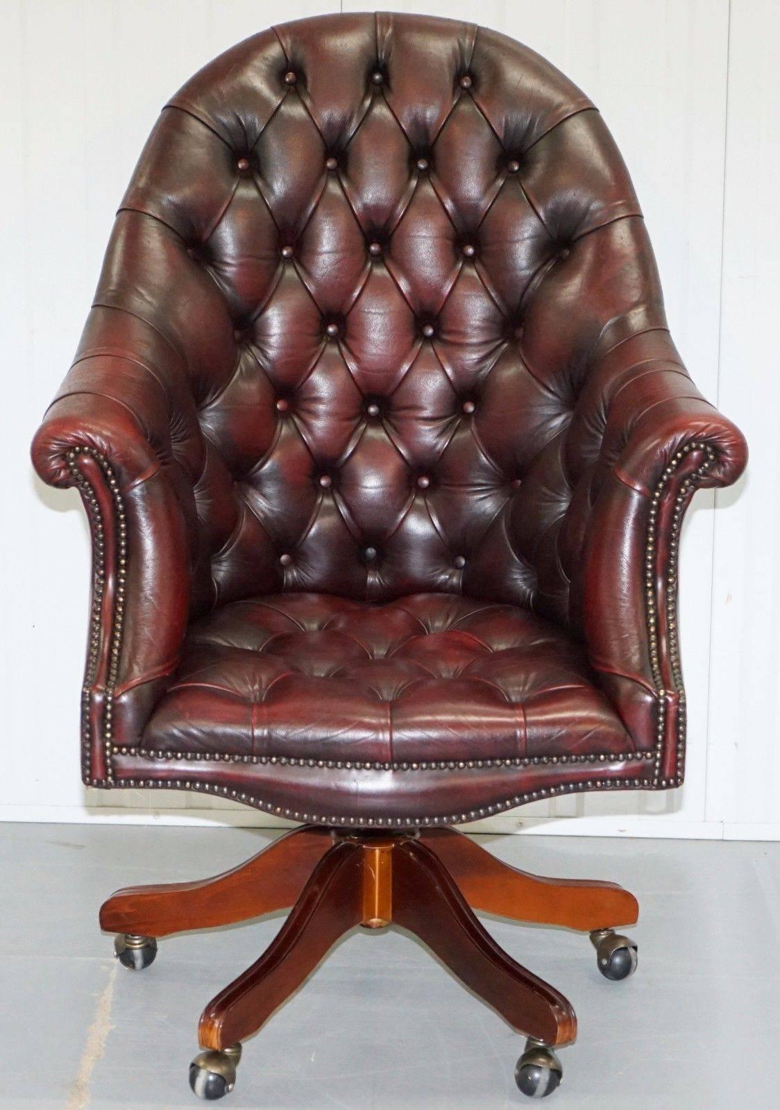 We are delighted to offer for auction this solid beechwood framed with oxblood leather upholstery chesterfield directors captains office chair

A really good looking and well-made piece, the upholstery is in tidy order throughout, it has normal