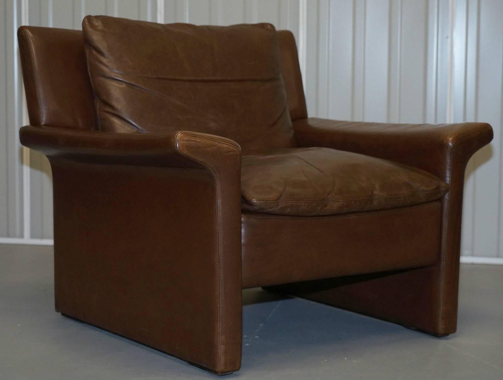 Hand-Crafted Aged Brown Leather Mid-Century Modern Danish Contemporary Luxury Armchair Retro