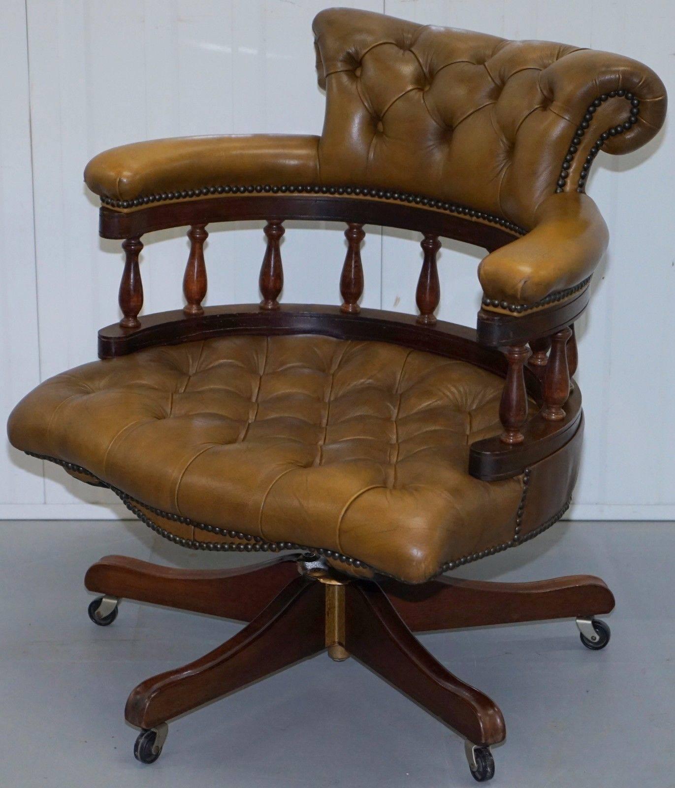 We are delighted to offer for sale this very rare and original custom-made to order 40-year-old Chesterfield captains office chair

This is nothing like the modern day pieces, it’s totally custom handmade in England with a very solid oak frame,