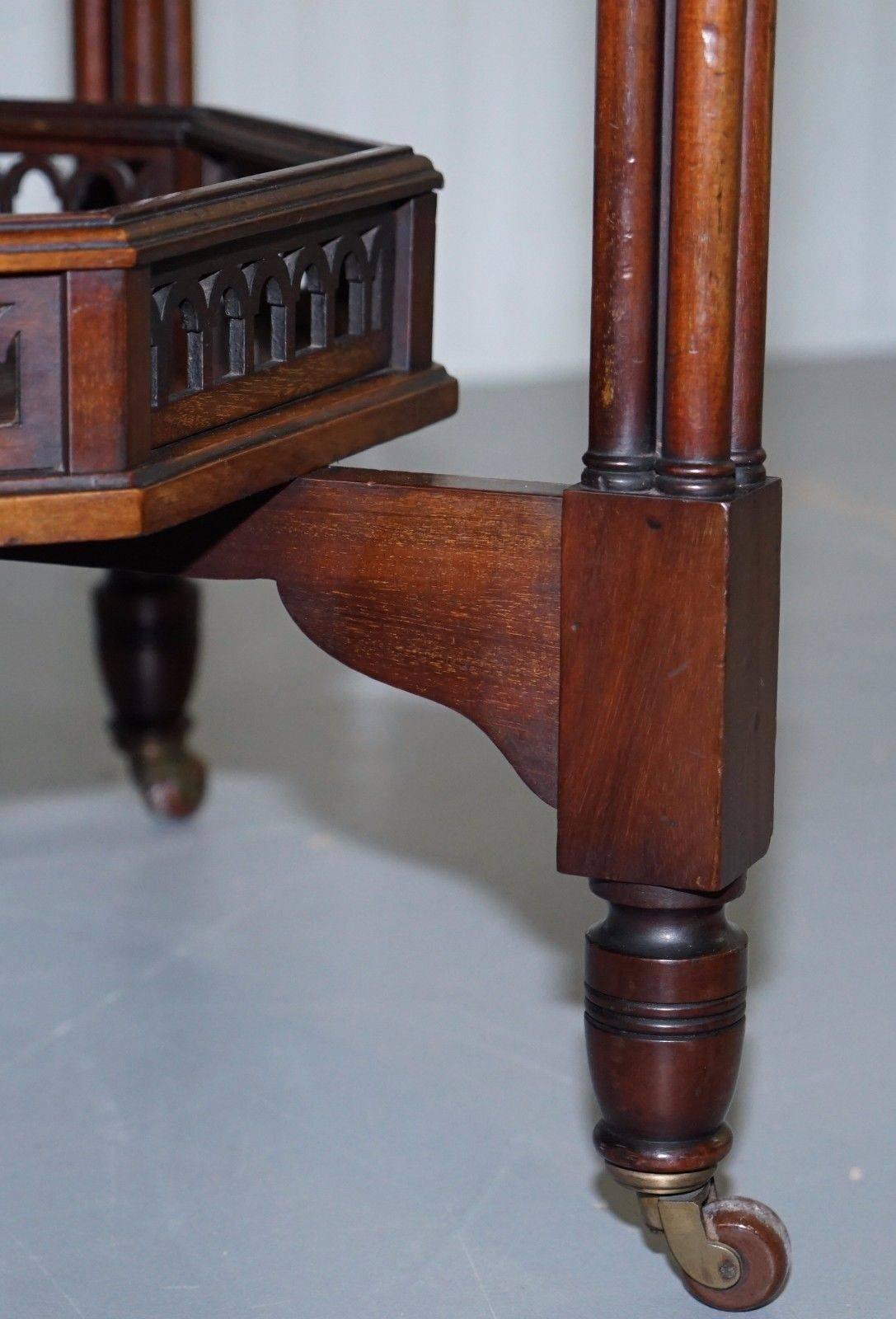 Rare 18th Century Thomas Chippendale Clustered Column Leg Occasional Table 3