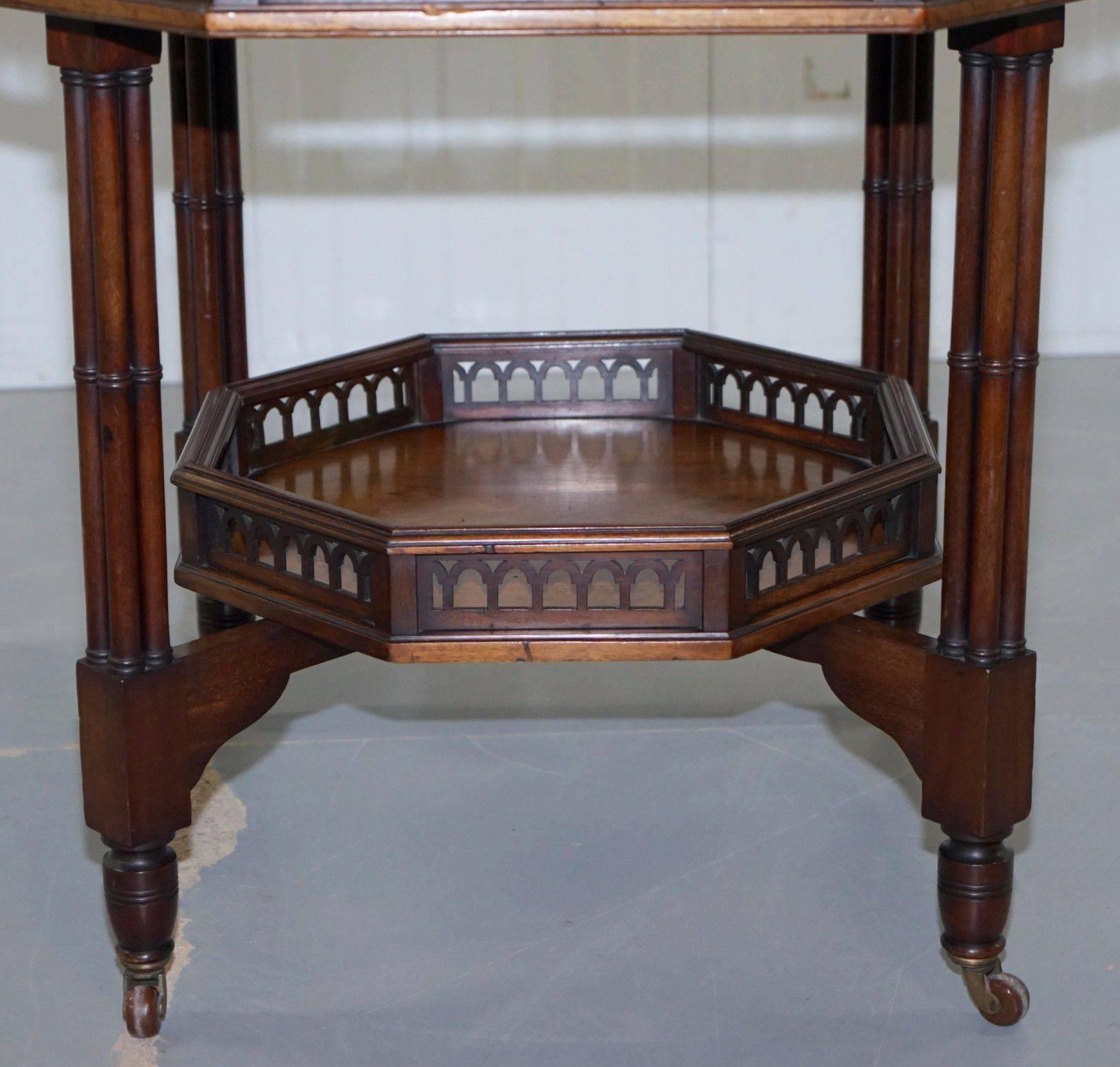 British Rare 18th Century Thomas Chippendale Clustered Column Leg Occasional Table