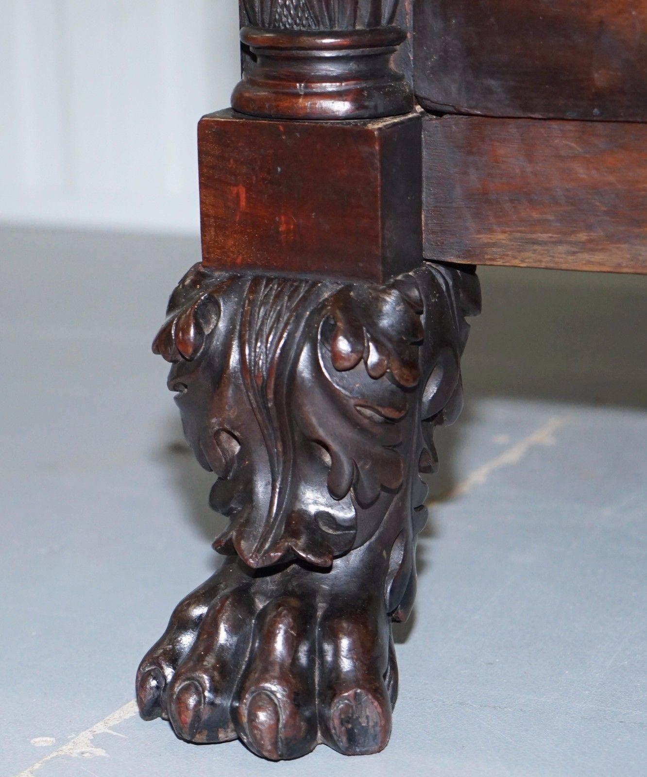 19th Century Lion Hairy Paw Carved American Federal Philadelphia Chest of Drawers, 1825