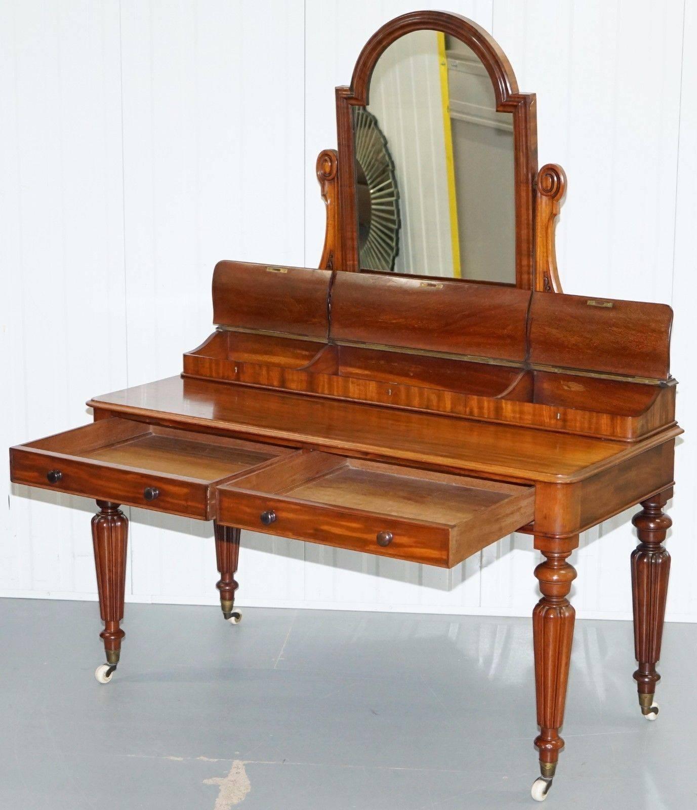Lovely William IV Mahogany Dressing Table with Gillows Inspired Legs, circa 1830 4