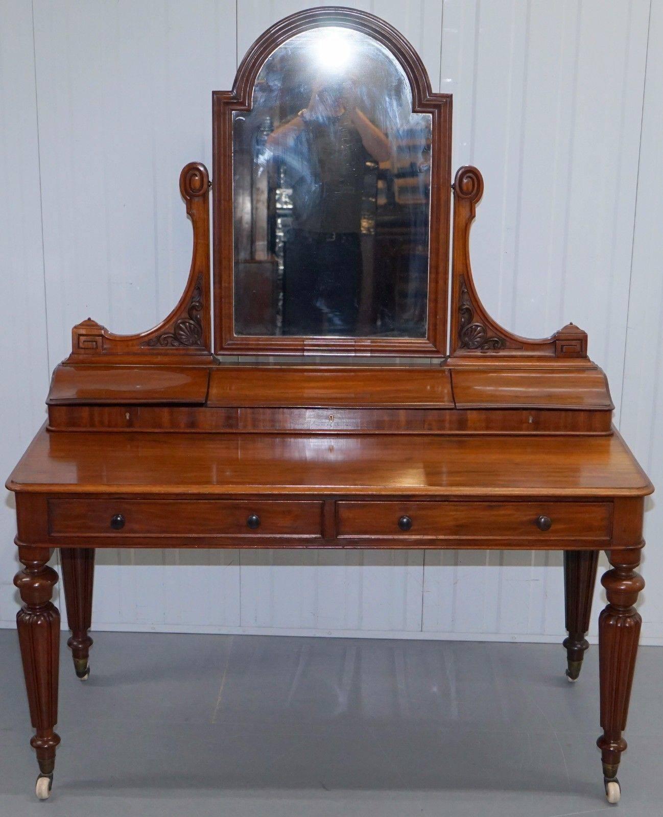 We are delighted to offer for sale this lovely period William IV, circa 1830, mahogany dressing table with Gillow’s reeded legs

A truly stunning piece, this is one of the best looking and made dressing tables I have ever come across, the mahogany