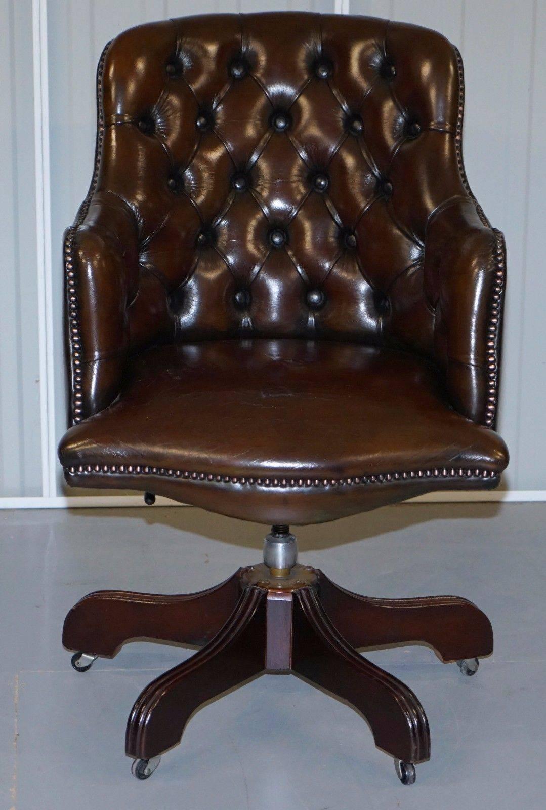 We are delighted to offer for auction this lovely fully restored hand dyed cigar brown leather barrel back Chesterfield captain’s chair

This piece has been fully restored to include having the leather stripped back then hand dyed this stunning
