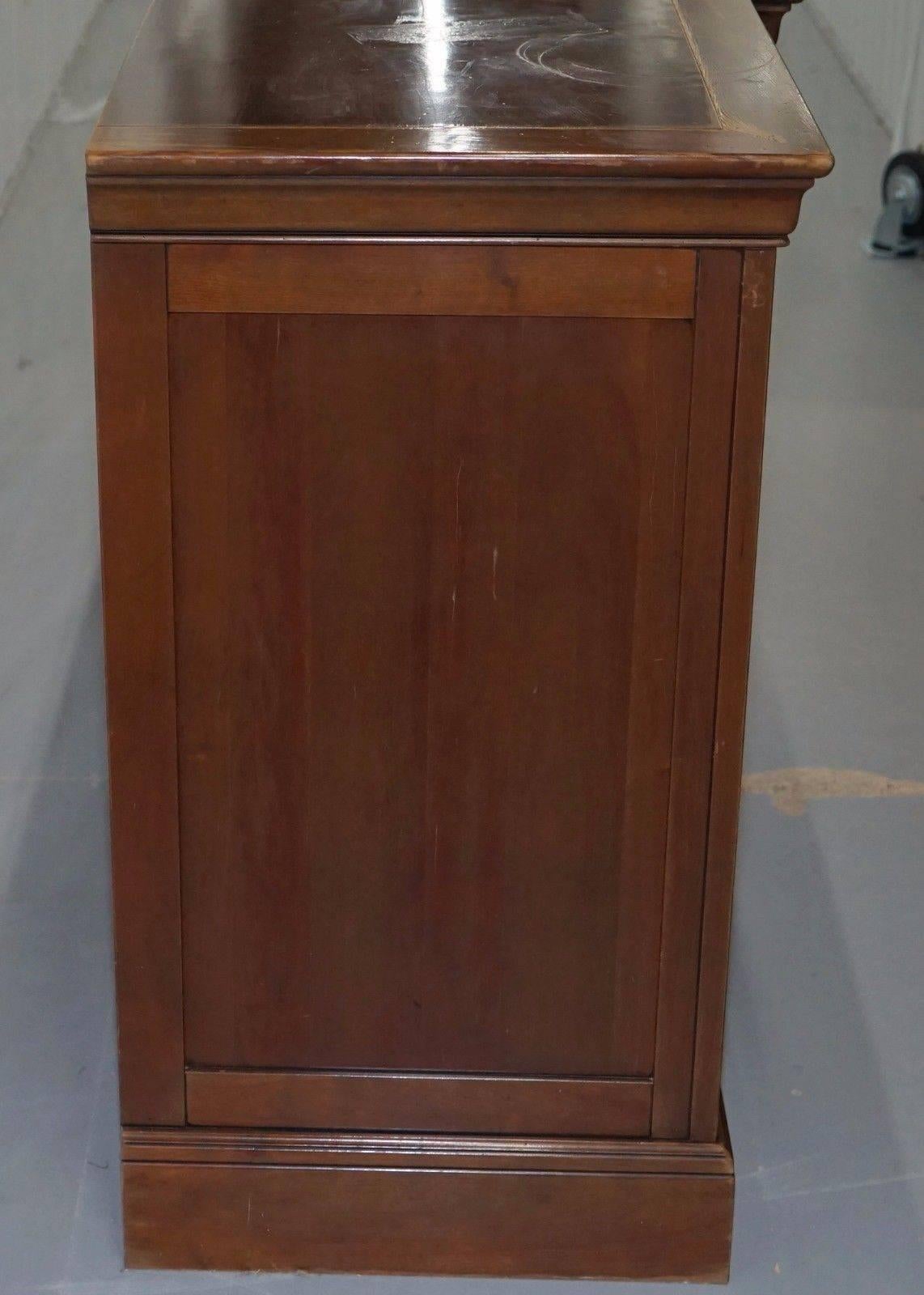 Lovely Vintage Distressed Grange Möbel Kirschholz Sideboard (Handgefertigt)