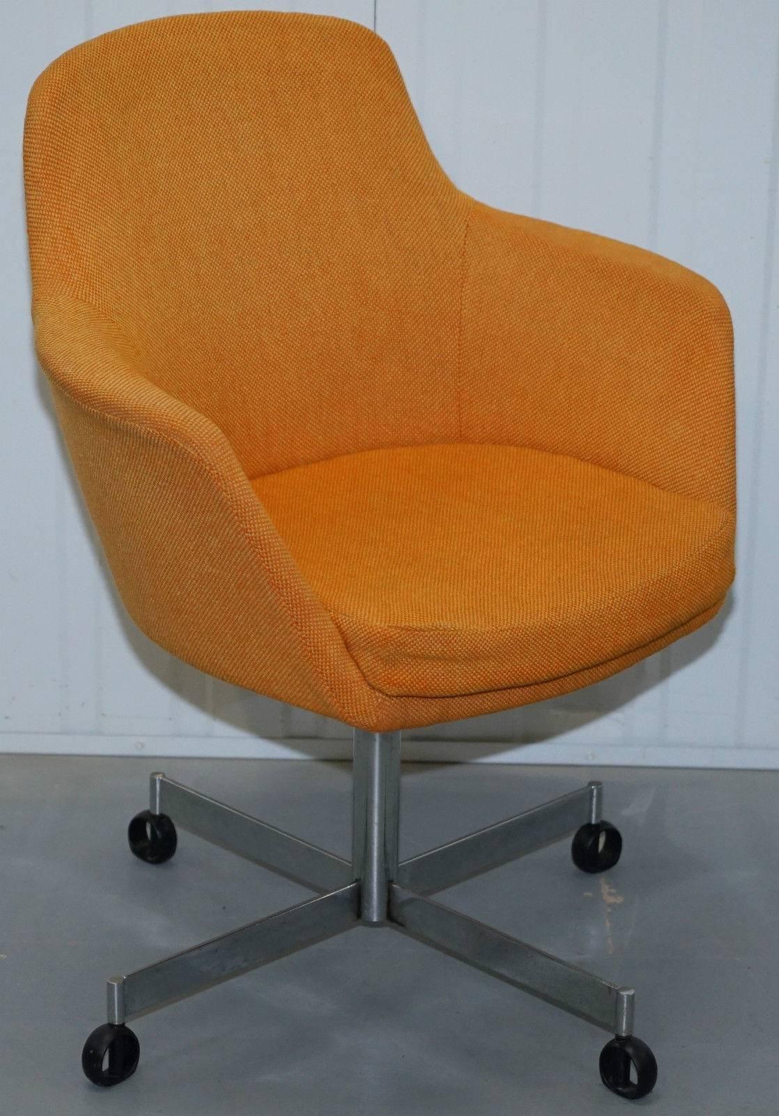 We are delighted to offer for sale this very rare original 1960s Ryman Conrad Manufacturing mid-century modern office chair

This piece is fully stamped and totally original. If you were around the office scene in the 1960s this color and style