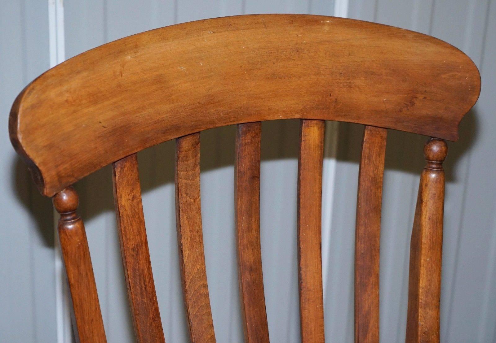 Hand-Carved Rare English Elm Victorian, circa 1890 Windsor Stick Lath Back Chair Armchair