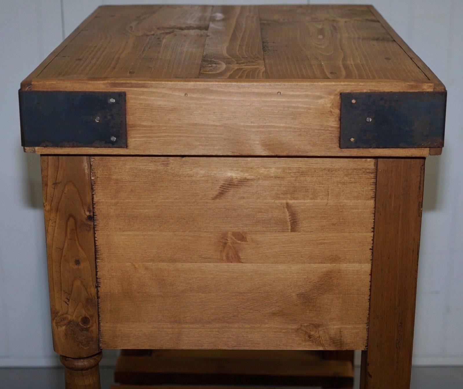 20th Century Very Nice Solid Wood Butchers Block with Large Central Drawer Handy Kitchen Aid