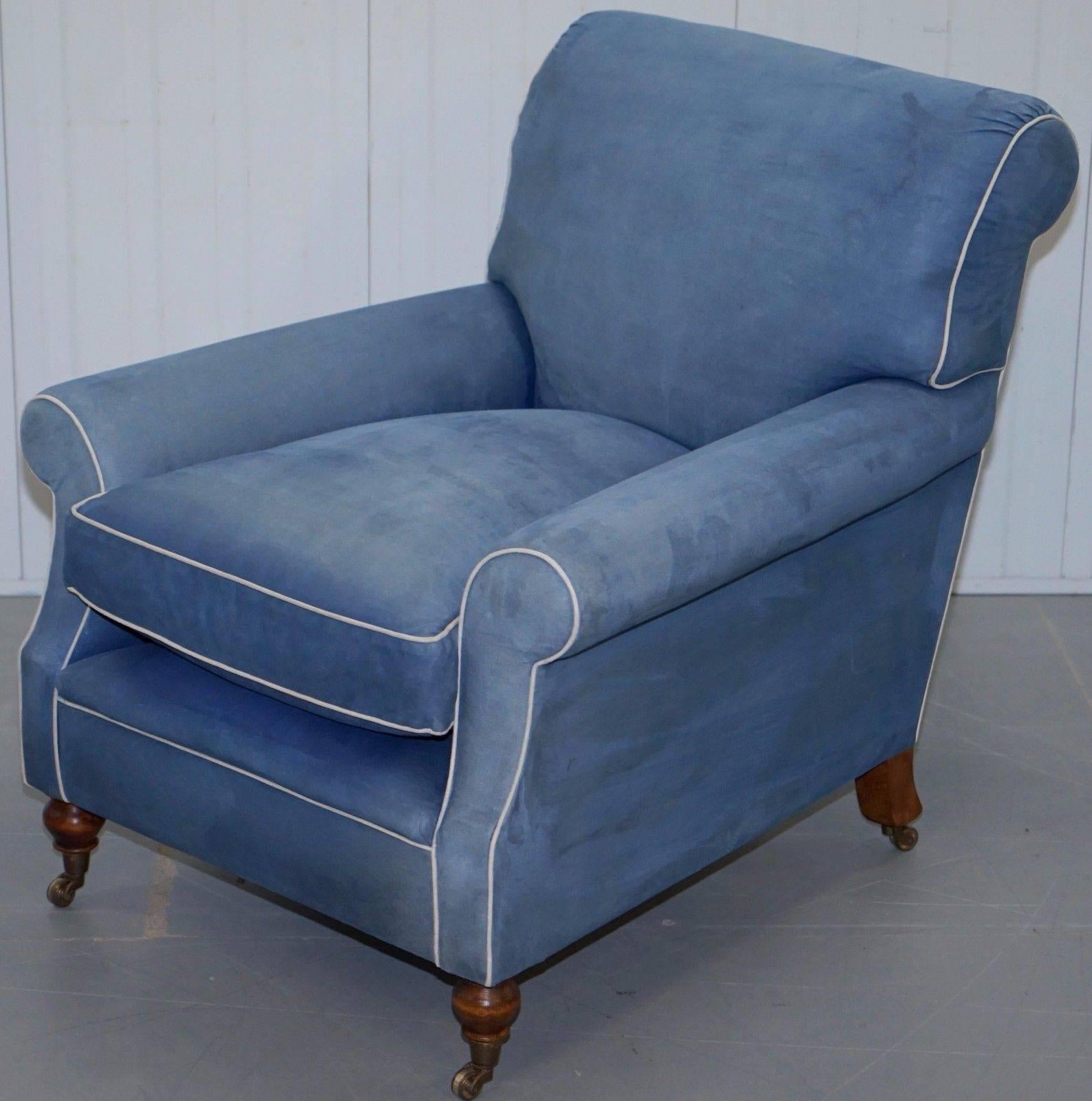 We are delighted to offer for sale this lovely George Smith laid back scroll arm signature armchair RRP £5470 and matching Run up ottoman RRP £2680 in blue suede leather 

There is around 50-100 high definition super-sized pictures at the bottom