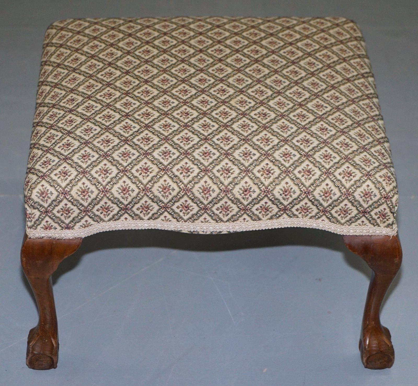 We are delighted to offer for sale this early Victorian possibly earlier walnut framed with cabriole claw and ball legs footstool

This piece is a good side, you can place their feet on it, the timber has a nice patina, I have a William and Mary