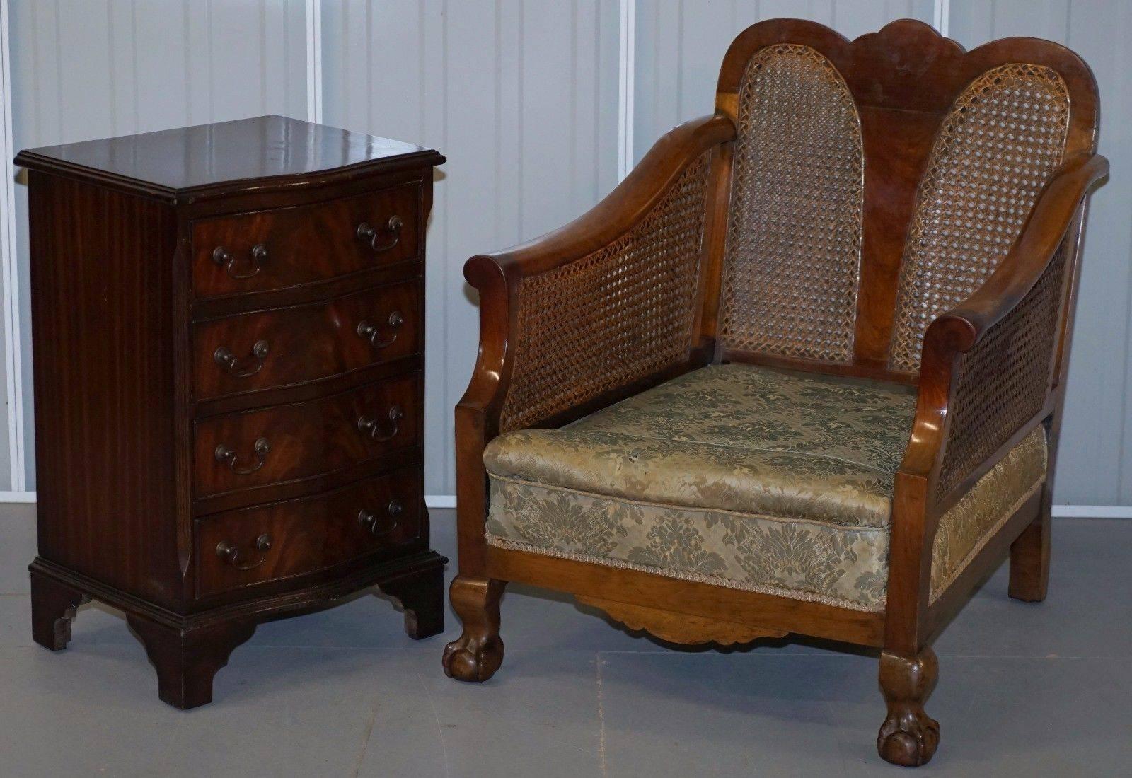 We are delighted to offer for sale this stunning flamed mahogany side table sized chest/bank of drawers

A really good looking chest of drawers, naturally very function and can be used almost anywhere in the home, we’ve replaced most of the lamp or