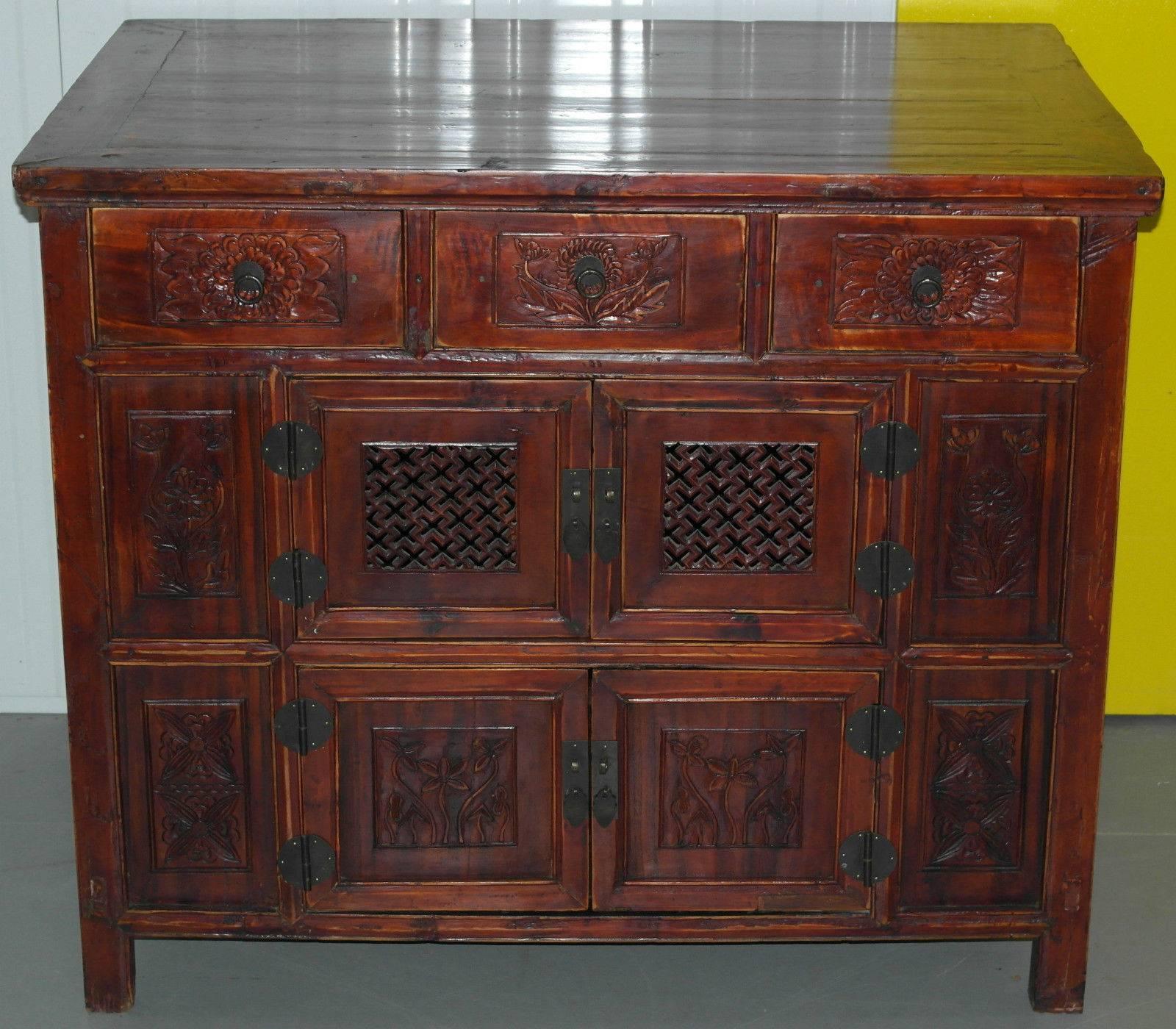 We are delighted to offer for sale this lovely antique style Chinese redwood bank of drawers, sideboard or entertainment stand

This piece is very rare in the sense of the depth, usually these are classed as opium cabinets which is the Chinese