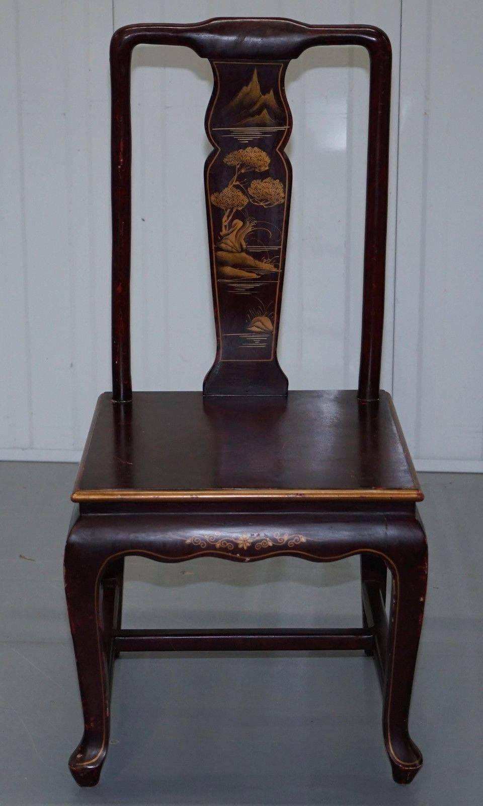 We are delighted to offer for sale this lovely very rare antique reddish lacquered Chinese chair

The tradition was for the bride to be carried on this chair to grooms house where her feet were bound 

This piece is in excellent condition