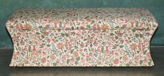 INCANTEVOLE BAGAGLIO OTTOMANO D'EPOCA IN STILE VITTORIANO, TRIPLO, CON RIMBOTTITURA RICAMATA