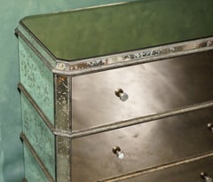 STUNNING ITALIAN VENETIAN FOXED DiSTRESSED MIRRORED GLASS CHEST OF DRAWERS