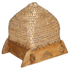 ANTIQUE ENGLiSH FOLK ART WOVEN BEE SKEP IN PRIMATIVE WOVEN & WOODEN STAND 1880