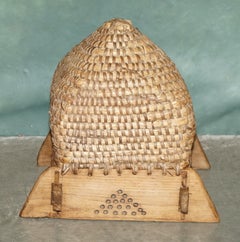 ANTIQUE ENGLiSH FOLK ART WOVEN BEE SKEP IN PRIMATIVE WOVEN & WOODEN STAND 1880
