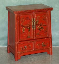 PAiR OF VINTAGE CHINESE CINNABAR RED LACQUER & GILT DECORATED CABINETS