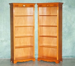 STUNNiNG PAIR OF SHERATON REVIVAL SATINWOOD & YEW WOOD LIBRARY OPEN BOOKCASES