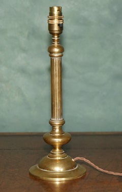 ANTIQUE 1900'S CORINTHIAN FLUTED PILLAR FULLY RESTORED ENGLiSH BRASS TABLE LAMP